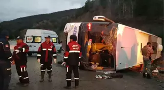 Son dakika! Erzincan'da yolcu otobüsü devrildi: Biri ağır 22 kişi yaralandı