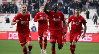 Spor Toto Süper Lig: DG Sivasspor: 2 Hatayspor: 0 (İlk yarı)