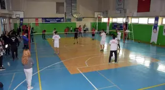 Yüksekova polisinden voleybol ve satranç turnuvası