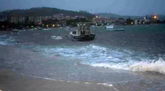 Ayvalık'ta fırtına 4 balıkçı teknesini batırdı