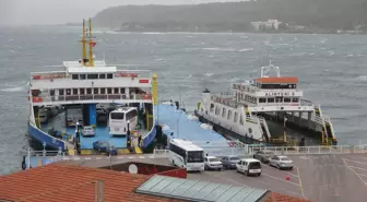 Çanakkale Boğazı'nda fırtına etkili oluyor