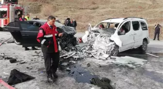 İki araç kafa kafaya girdi! İmranlı Belediye Başkanı'nın da aralarında olduğu 4 kişi yaralandı