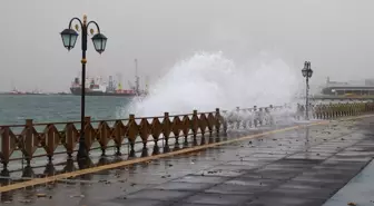 Marmara Denizi'nde ulaşıma lodos engeli