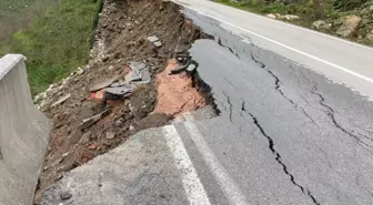 Son dakika haberleri... Ordu'da heyelan anı kameraya yansıdı