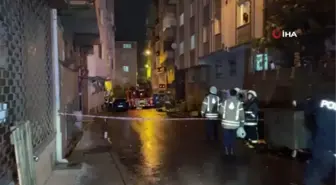 Şişli'de şiddetli rüzgar bir binanın çatısını başka bir binanın çatısına uçurdu