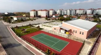 Suluova'da tenis kortunun yapımı tamamlandı