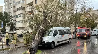 İstanbul'da fırtına etkili olmaya devam ediyor