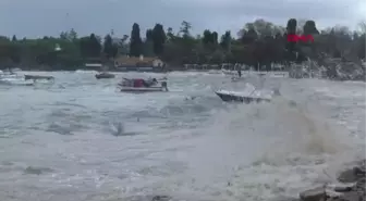 TUZLA'DA ONLARCA TEKNE PARÇALANDI