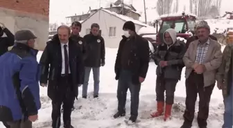 Hayvanları telef olan besicinin yüzü valilik ve hayırseverlerin desteğiyle güldü