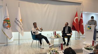 Alanyaspor Teknik Direktörü Korkmaz, üniversitede söyleşiye katıldı