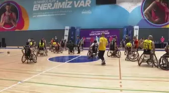 'Üç Büyükler' Dünya Engelliler Günü'nde dostluk maçında karşılaştı