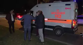 2 OTOMOBİL ÇARPIŞTI: 1'İ ÇOCUK, 3 YARALI