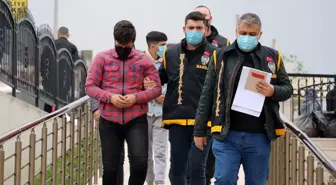 Manisa'da mezun oldukları okuldan hırsızlık yapan 2 zanlı yakalandı