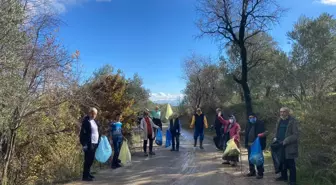 Edremit'te gönüllüler çevre temizliği yaptı