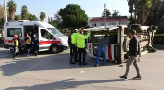 Hasta taşıyan ambulans ile hafif ticari araç çarpıştı: 4 yaralı