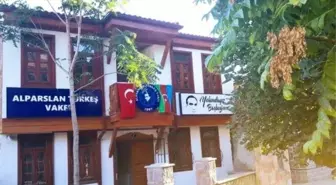 Kutalmış Türkeş'ten MHP'ye: Siz Türkeş'in açık ve has düşmanlarısınız!