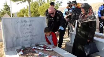 Son dakika haber... Şehit Özel Harekat Polisi Kara Mezarı Başında Anıldı