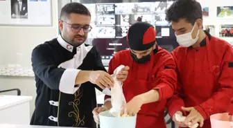 Öğretmenden öğrencileri için engelleri kaldıran projeler