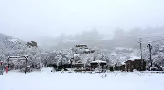 Karaman'ın 3 ilçesine mevsimin ilk karı düştü