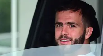 Beşiktaş'ta bir ayrılık kararı daha! Yıldız futbolcu Pjanic yakınlarıyla vedalaştı