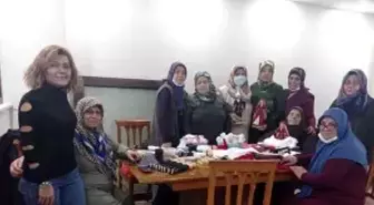 Kitre bebek yaparak hem meslek öğreniyorlar, hem de boş zamanlarını değerlendiriyorlar
