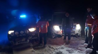 Van'da kar nedeniyle yolu kapanan mahalledeki hamile kadın için ekipler seferber oldu