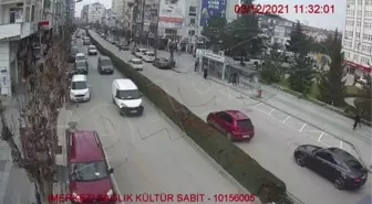 Yaya geçidinde otomobilin çarptığı yaşlı adam öldü