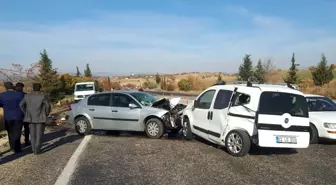 Yol kenarında lastiği değiştirilen araca çarptı: 1 yaralı