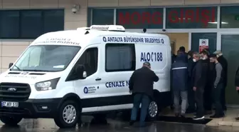 Antalya'da yeni aldığı otomobille eve dönüş yolunda can verdi