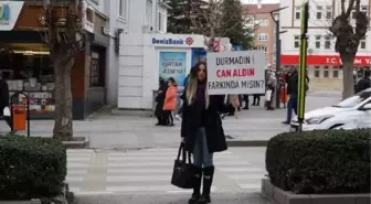 Babasına otomobilin çarptığı yaya geçinde sürücülere seslendi: Lütfen birazcık saygı