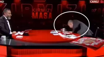 Ümit Özdağ'ın Atatürk heykeli Akit TV canlı yayınına damga vurdu! Sunucu bir süre kendine gelemedi