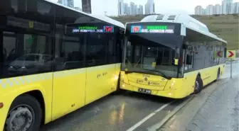 AVCILAR'DA ÇAMURLU YOLDA KAYAN İETT OTOBÜSLERİ BİRBİRİNE ÇARPTI