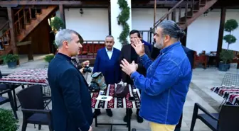 Başkan Çınar, sanatçıları tarihi konakta ağırladı