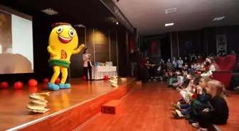 Çizgi kitap kahramanı 'Şakrak' Kartallı çocuklarla buluştu