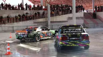 Drift pilotları başkentliler için lastik yaktı