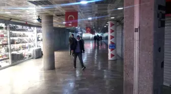 Karaköy Yeraltı Çarşısı'nda Türk bayrağına saldıranlara esnaftan dayak