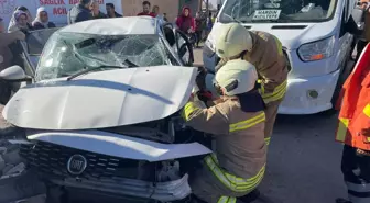 Mardin'de minibüs ile otomobilin çarpışması sonucu 6 kişi yaralandı
