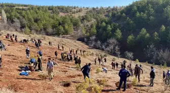 Kırıkkale Belediyesi Gençlik Merkezi üyeleri fidan dikti