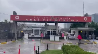 Pendik'te babası tarafından öldürülen kızın cenazesi Adli Tıp Kurumundan alındı