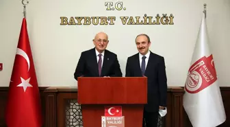 Eski TBMM Başkanı İsmail Kahraman Bayburt Valiliği'ni Ziyaret Etti