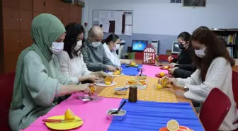 Kuşlar için portakal kabuğundan yemlik, yağ tenekesinden suluk yaptılar