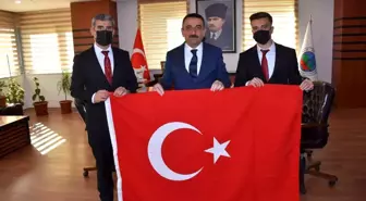 Siirt Valisi Hacıbektaşoğlu emaneti öptü ve teslim aldı