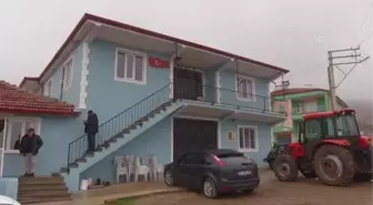 AFYONKARAHİSAR - Cenazeleri karışan aile, oğulları ile kimsesiz kişiye ait cenazeyi yan yana defnetti