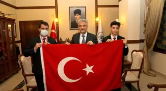 Gaziantep'ten gönderilen bayrak ve toprak Erzincan'da teslim alındı