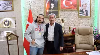 Şampiyon Erolcan yine altın madalyayla döndü