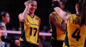 VakıfBank rakibini set vermeden geçti