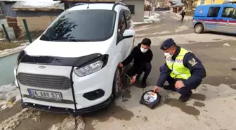 Çayırlı'da jandarma ekipleri, kış lastiği konusunda sürücüleri bilgilendirdi