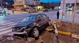 Osmancık'ta İki otomobil çarpıştı: 2 yaralı