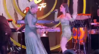 Simge Sağın ve Gülşah Saraçoğlu, karşılıklı göbek attı