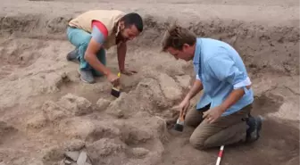 TAVŞANLI HÖYÜĞÜ'NDE 'SARAY' NİTELİĞİNDE ANITSAL YAPI TESPİT EDİLDİ